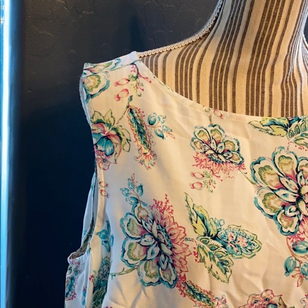 2/$15‎ J Jill tank top silky floral white and blue - Picture 2 of 6